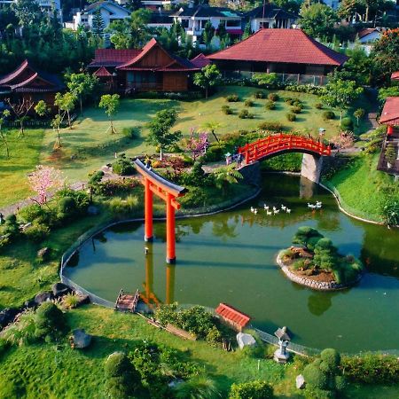 The Onsen Hot Spring Resort Batu  Buitenkant foto
