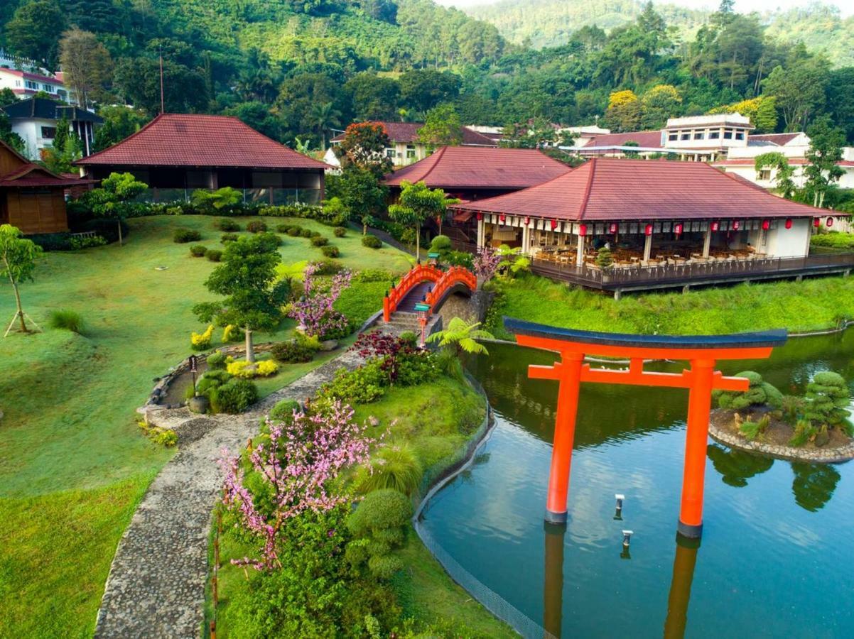 The Onsen Hot Spring Resort Batu  Buitenkant foto